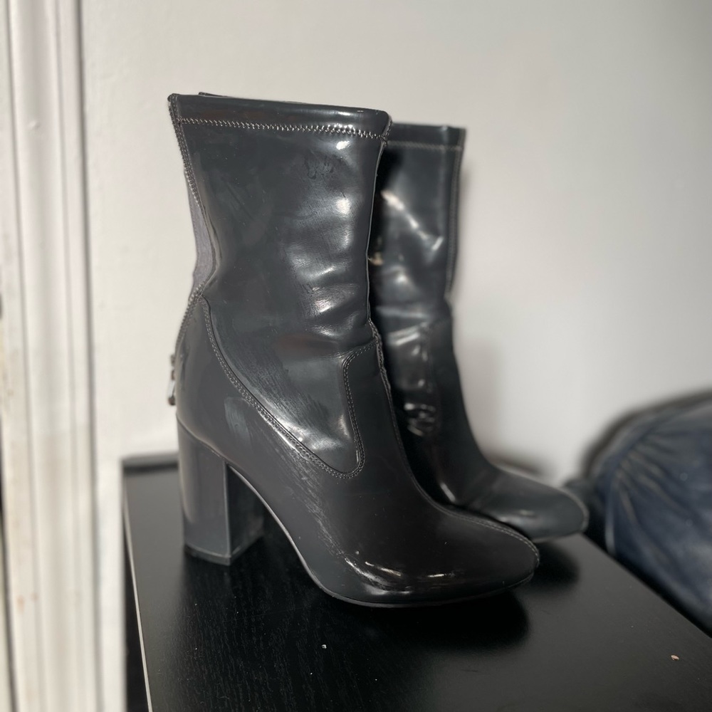 Guess shoes Grey Heels Size 6.5